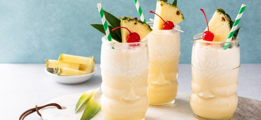 Tropical,Pina,Colada,Cocktail,Or,Mocktail,In,A,Tiki,Glass